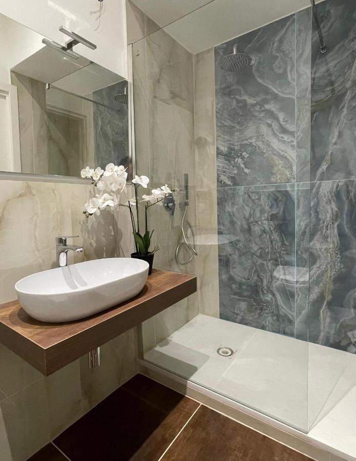 Vomero Suite And Deluxe Room B&B Napoli Zewnętrze zdjęcie