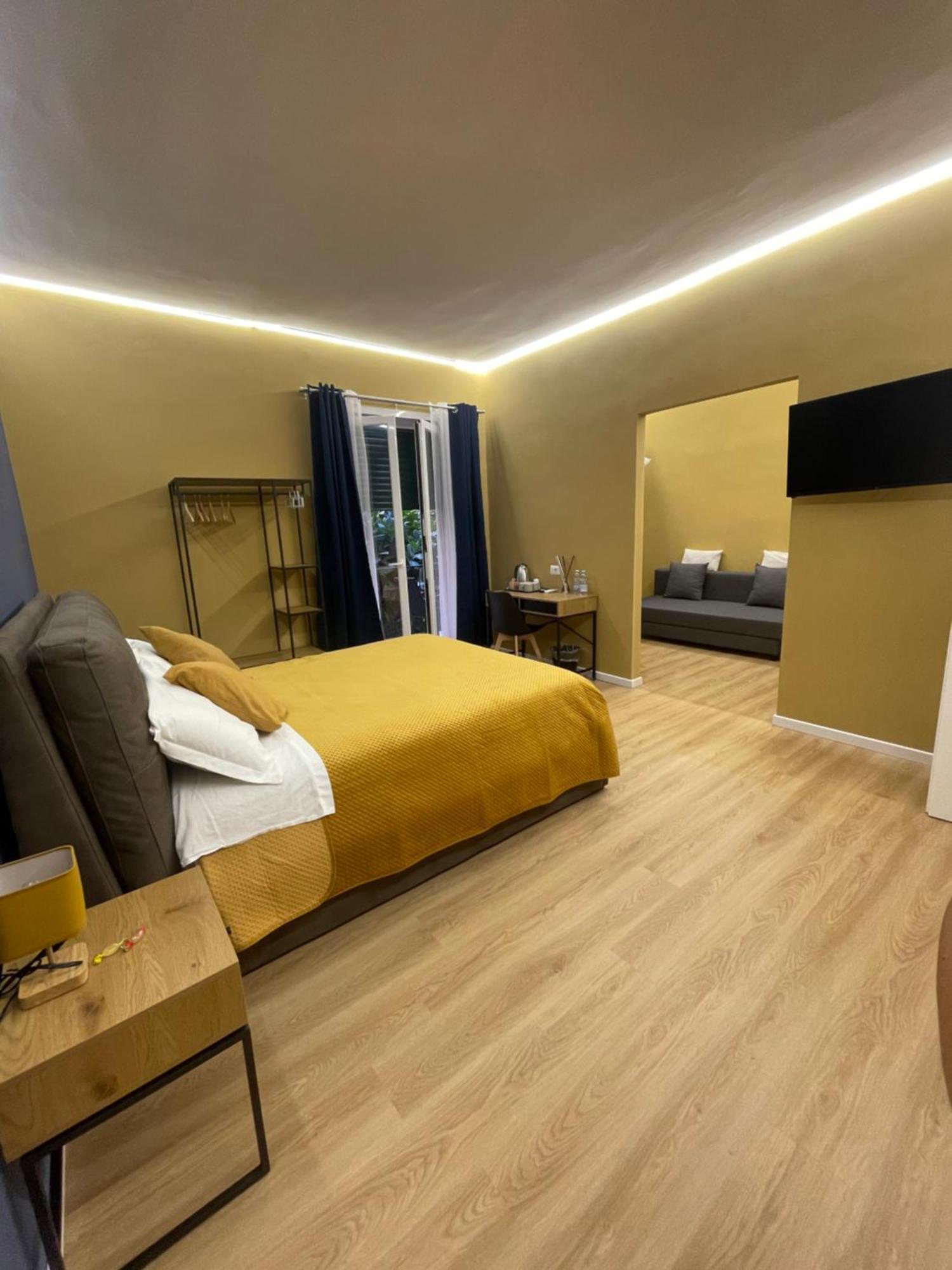 Vomero Suite And Deluxe Room B&B Napoli Zewnętrze zdjęcie