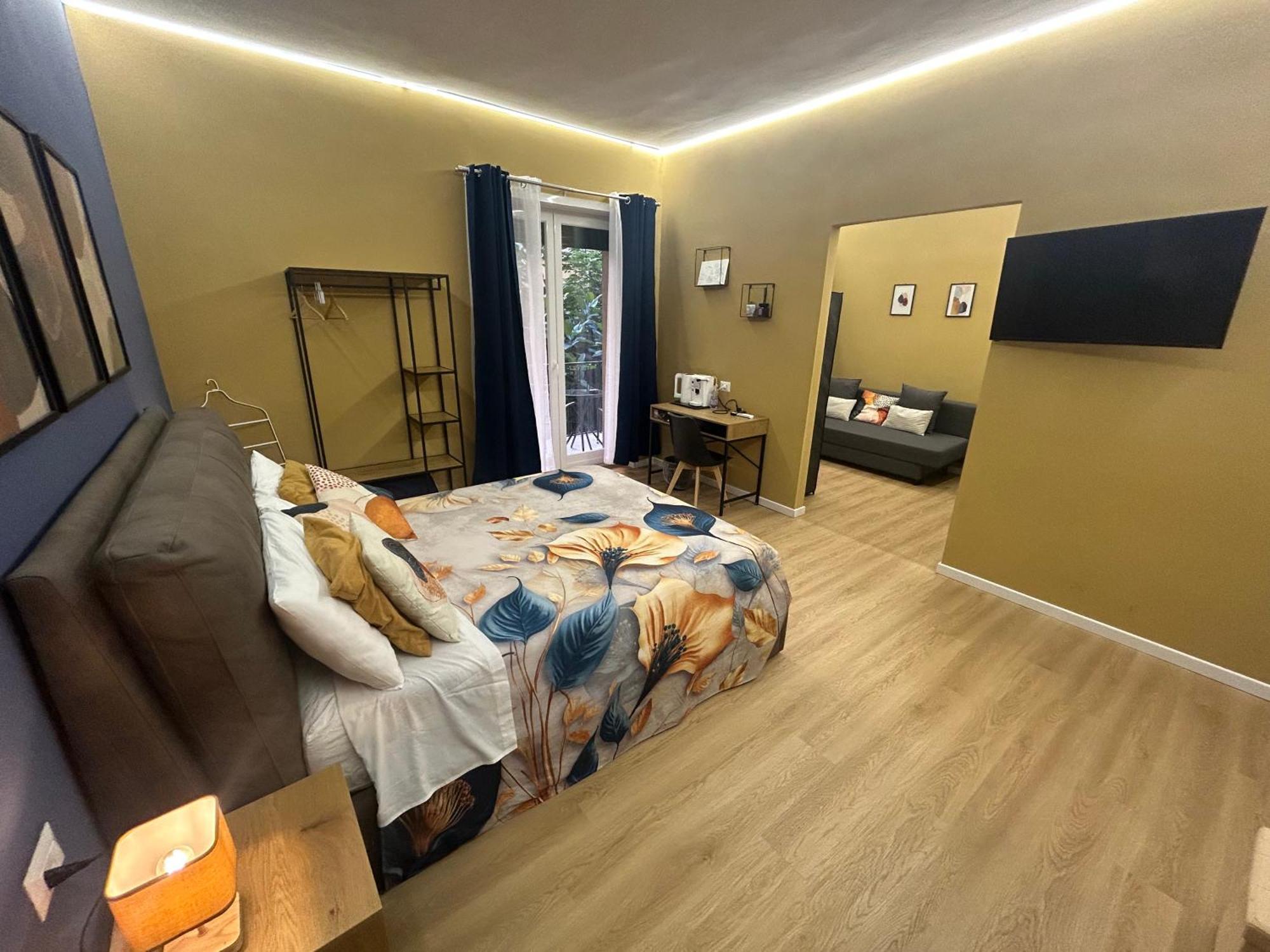 Vomero Suite And Deluxe Room B&B Napoli Zewnętrze zdjęcie